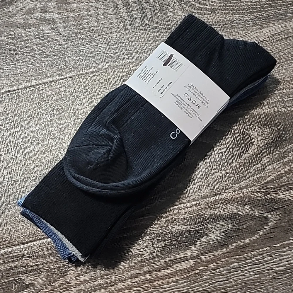 4 pair Calvin Klein ribbed, lightweight crew Socks